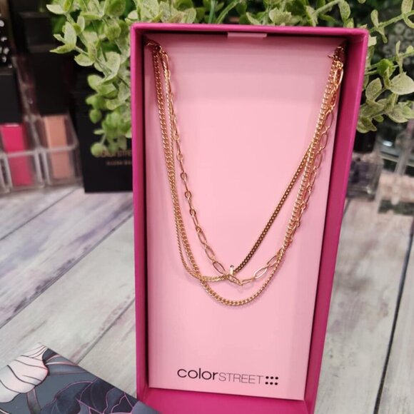 Color Street 3 Layered Gold plated necklace - Picture 1 of 6